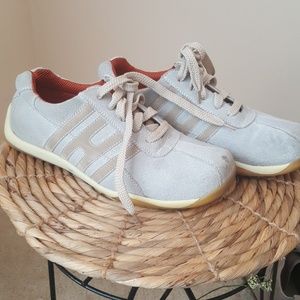 Comfortable go to tennis shoes